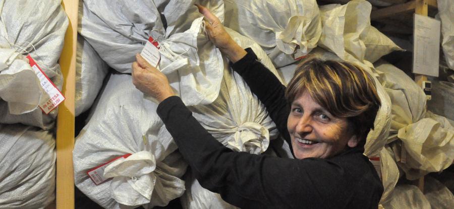 Nella foto di Dislivelli.eu, Vittorina Prina, imprenditrice della Val Cannobina con Erba Bona